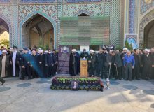 مرحوم احمد مهدوی دامغانی درحرم مطهر رضوی  آرام گرفت